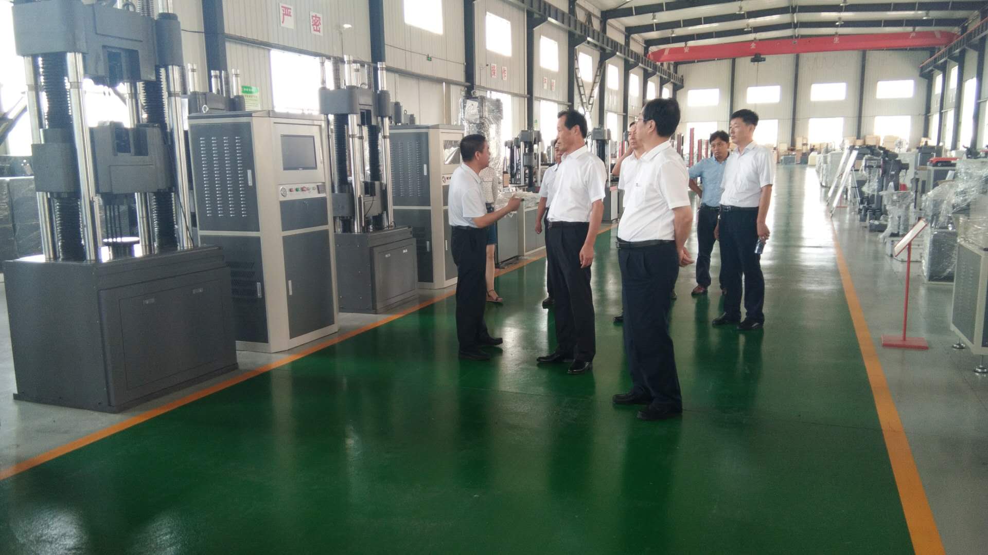 Director Hu of the Shandong Provincial Small and Medium Enterprise Bureau visited Liangong company